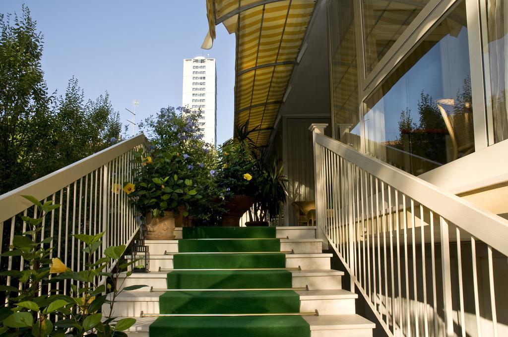 Hotel Donatello Cesenatico Exterior photo