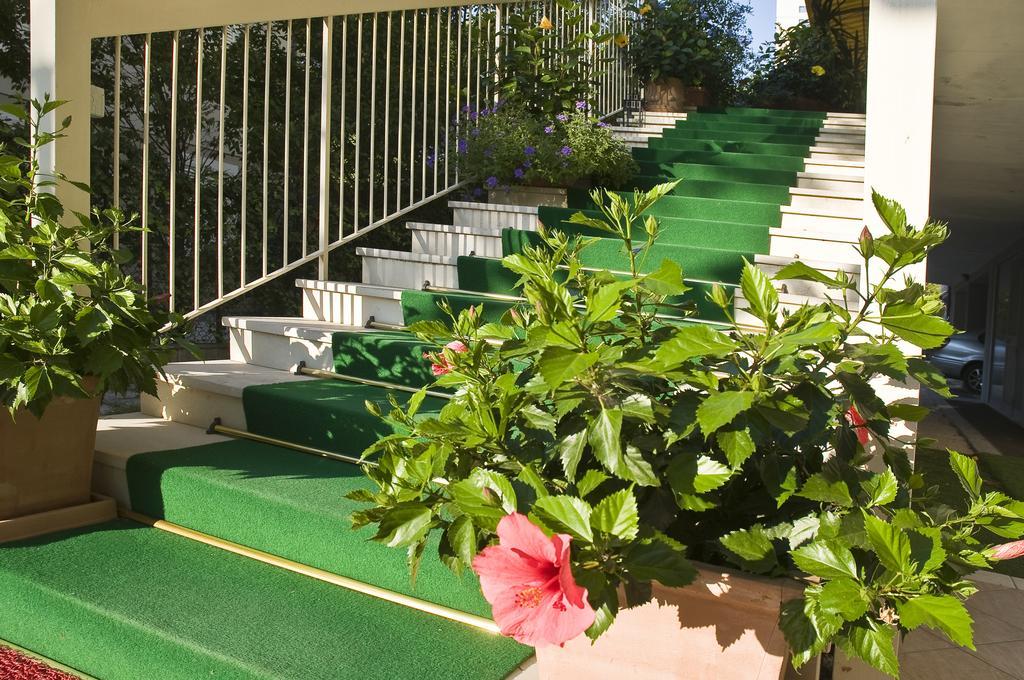 Hotel Donatello Cesenatico Exterior photo