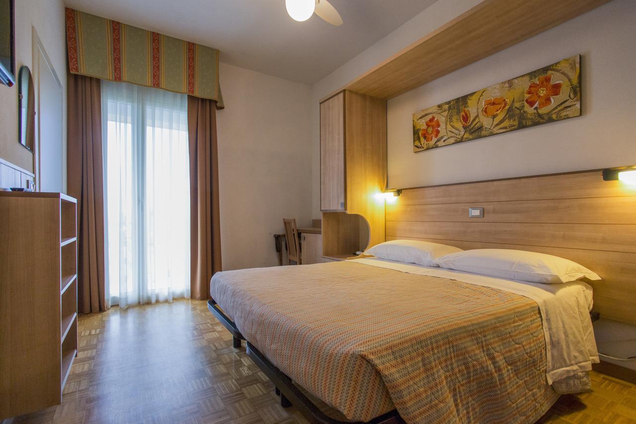 Hotel Donatello Cesenatico Exterior photo