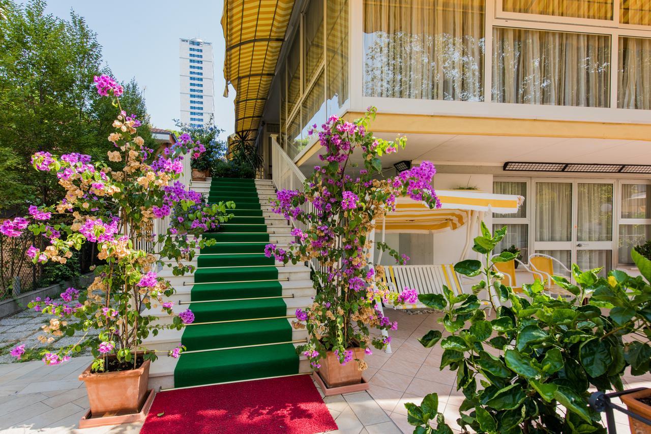 Hotel Donatello Cesenatico Exterior photo